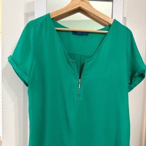 Apt 9 flows green top